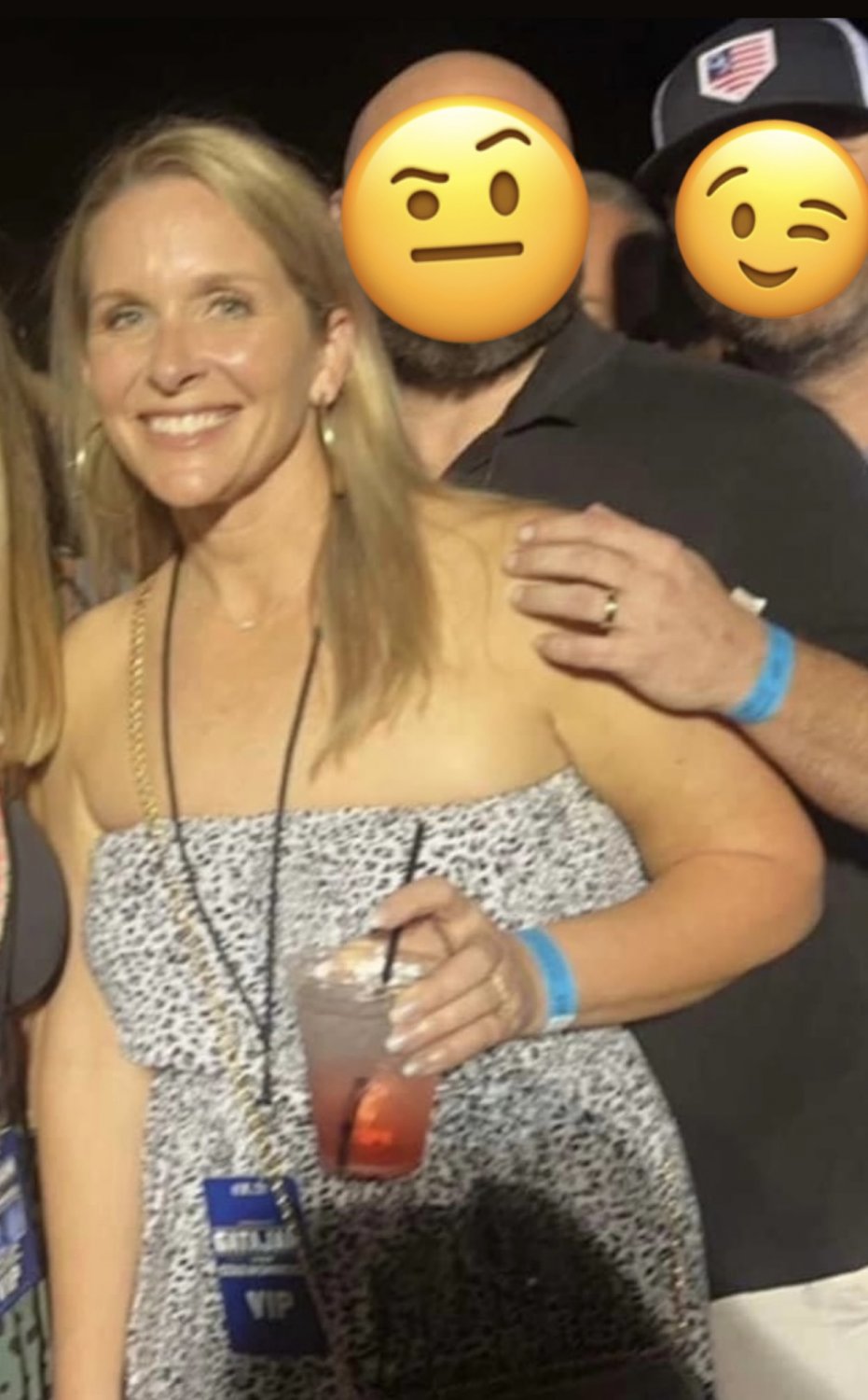 Formerly big breasted boss lady Sharon gets topless & bouncy for a wet t-shirt contest!! #ZfKwggl8