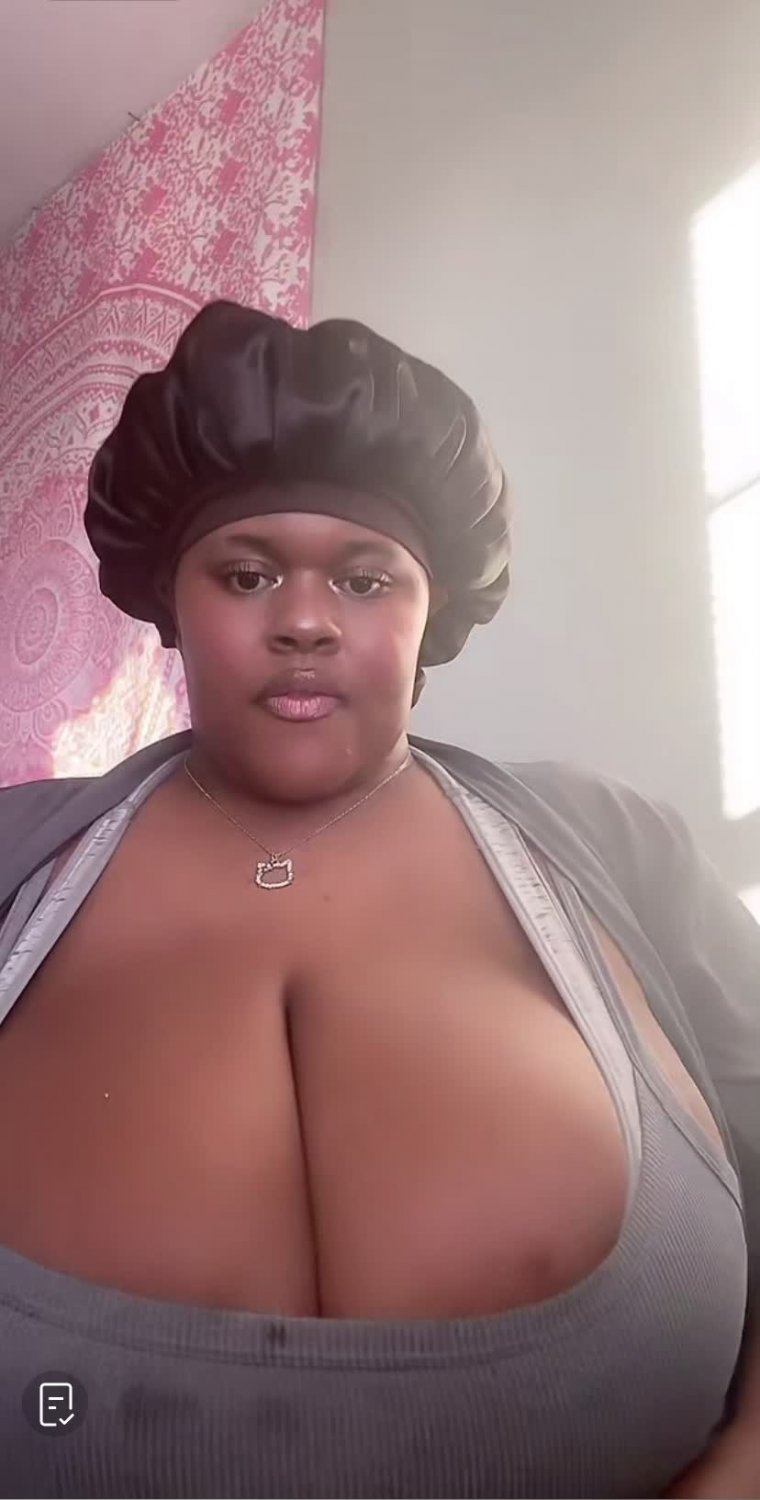 Pyt ebony huge melons - Porn Videos & Photos - EroMe