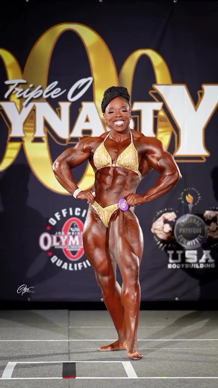 Mrs Givan, the scent of her muscle armpits makes all judges explode #4Rbn58pb