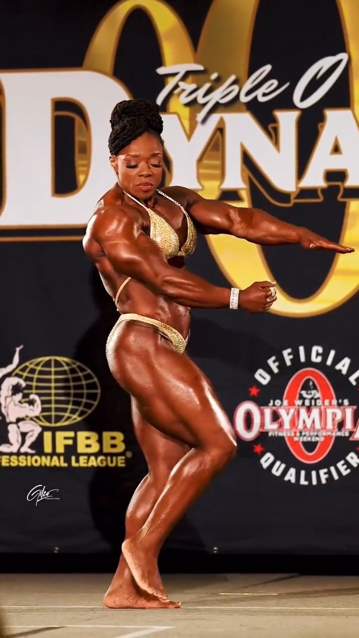 Mrs Givan, the scent of her muscle armpits makes all judges explode #4iN5bSSQ