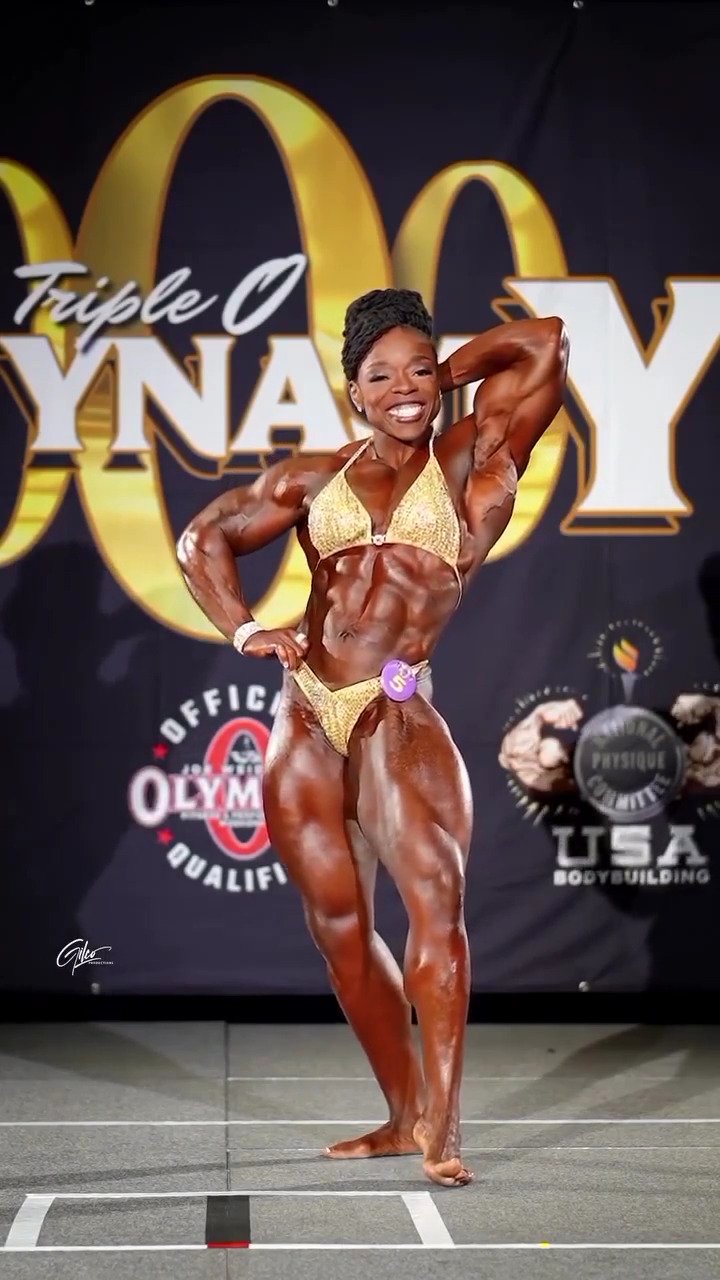 Mrs Givan, the scent of her muscle armpits makes all judges explode #9SesQDZG
