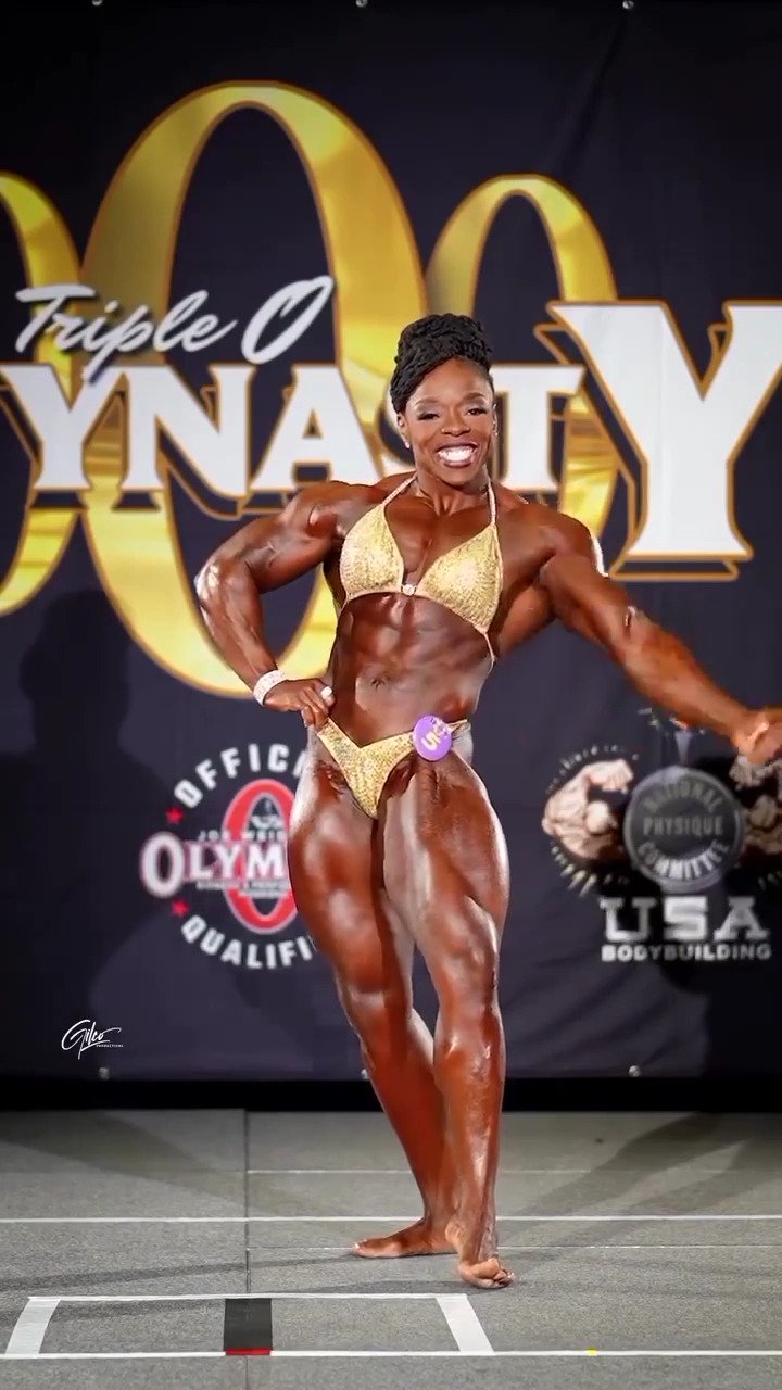 Mrs Givan, the scent of her muscle armpits makes all judges explode #FVHUoKLr