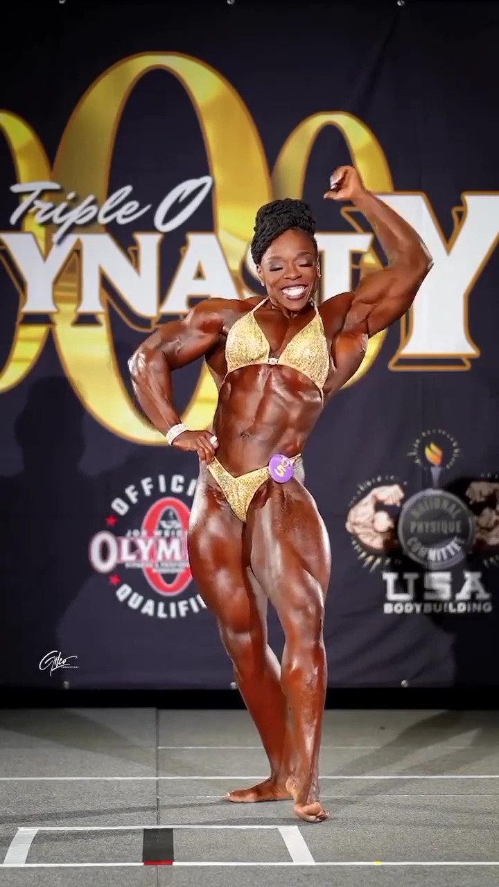 Mrs Givan, the scent of her muscle armpits makes all judges explode #FaAEpaep