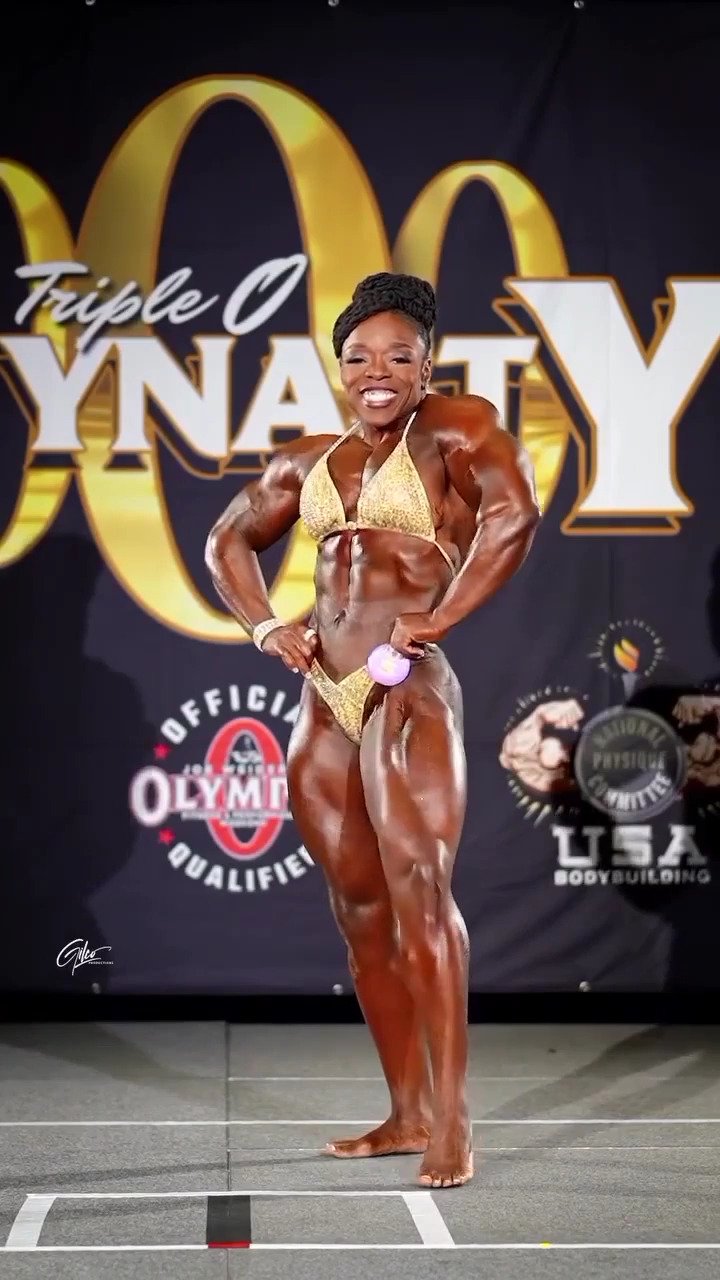 Mrs Givan, the scent of her muscle armpits makes all judges explode #MJjLLWHz