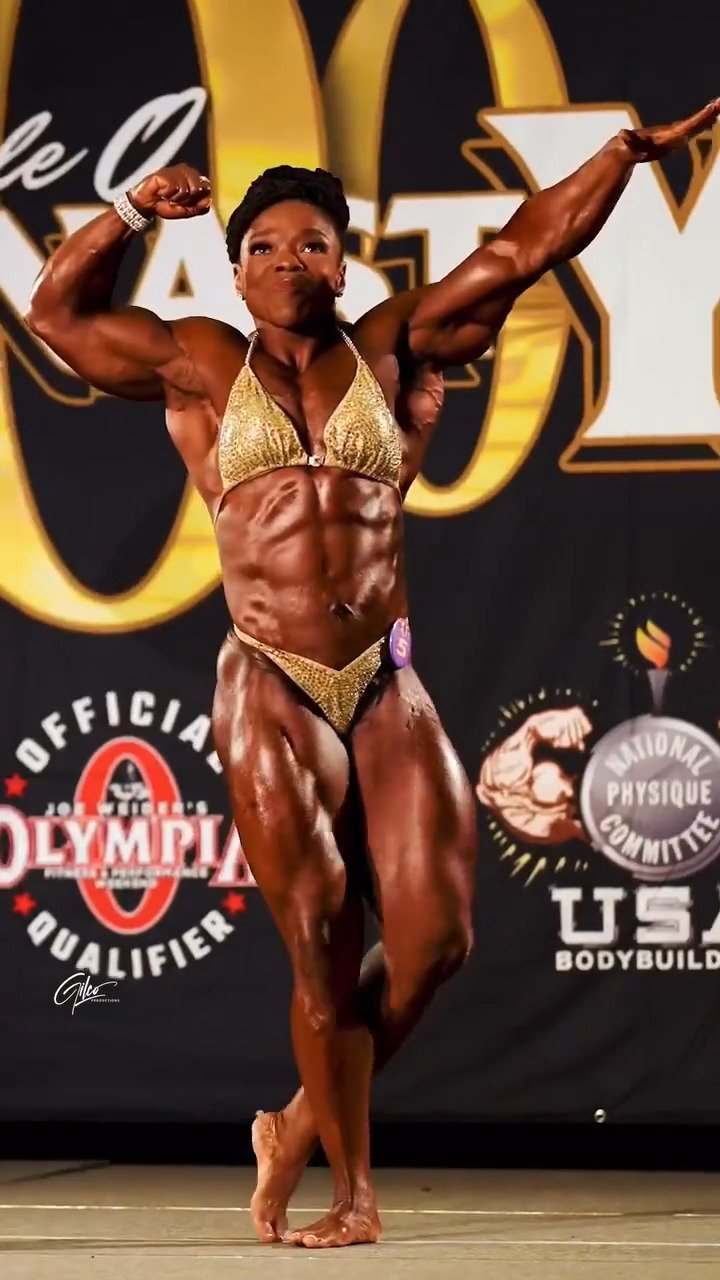 Mrs Givan, the scent of her muscle armpits makes all judges explode #Me2JdYLY