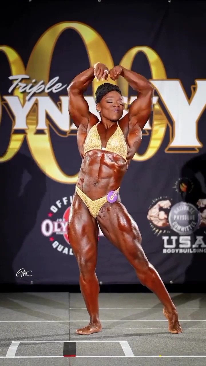 Mrs Givan, the scent of her muscle armpits makes all judges explode #Mx9LN9bE