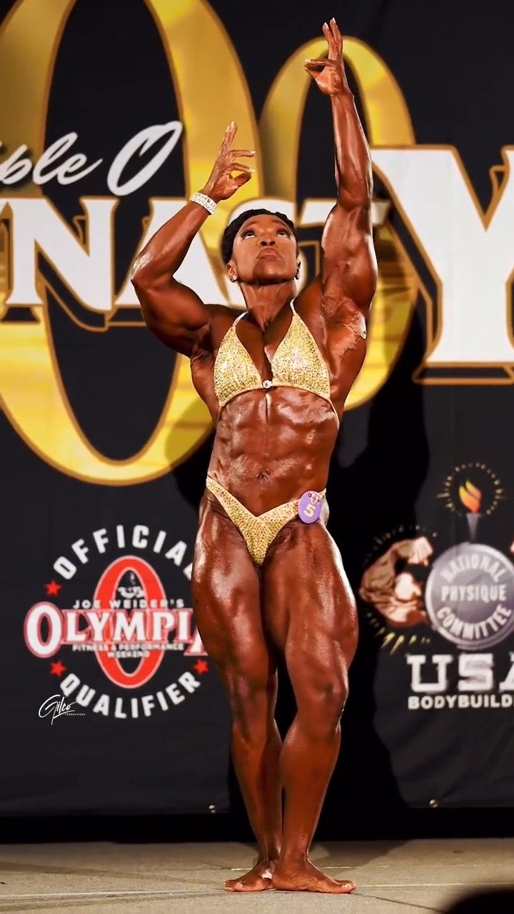Mrs Givan, the scent of her muscle armpits makes all judges explode #XGGscs8D