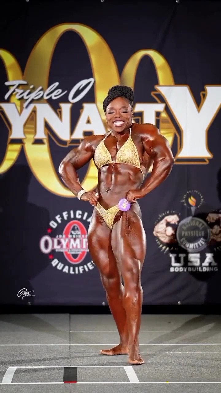 Mrs Givan, the scent of her muscle armpits makes all judges explode #XsZMGfo4