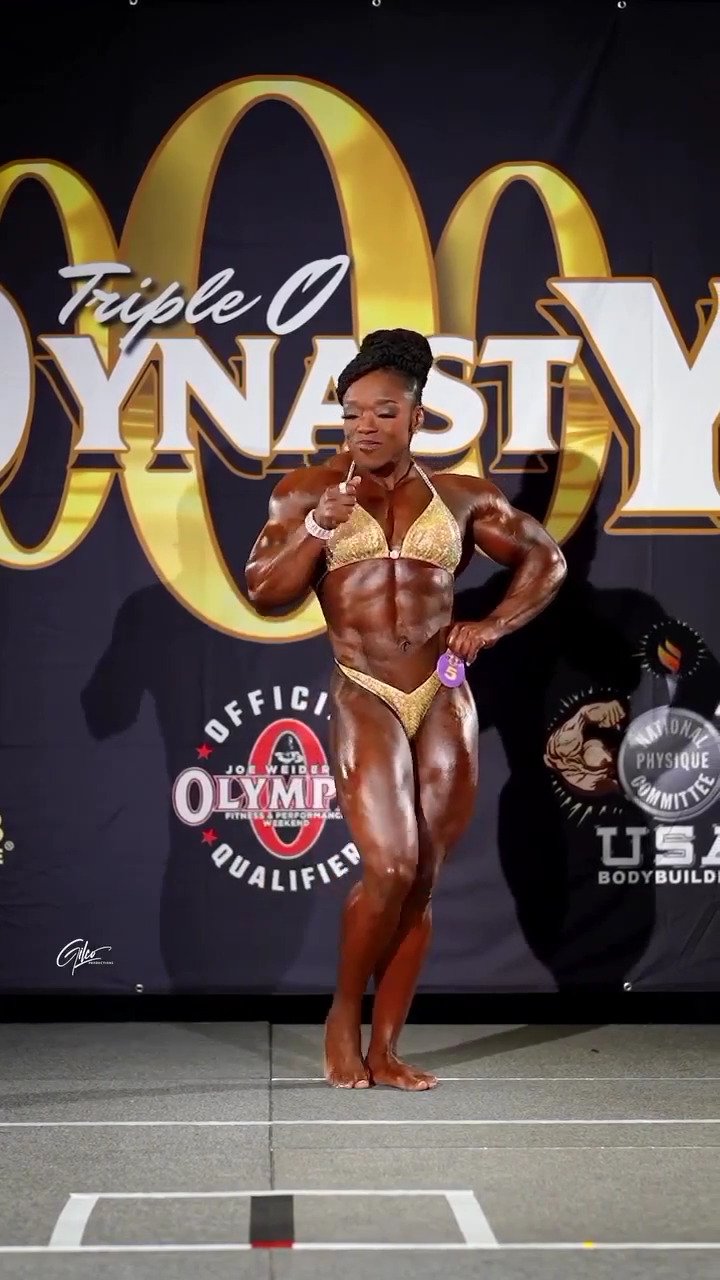Mrs Givan, the scent of her muscle armpits makes all judges explode #YNL9ZnEu