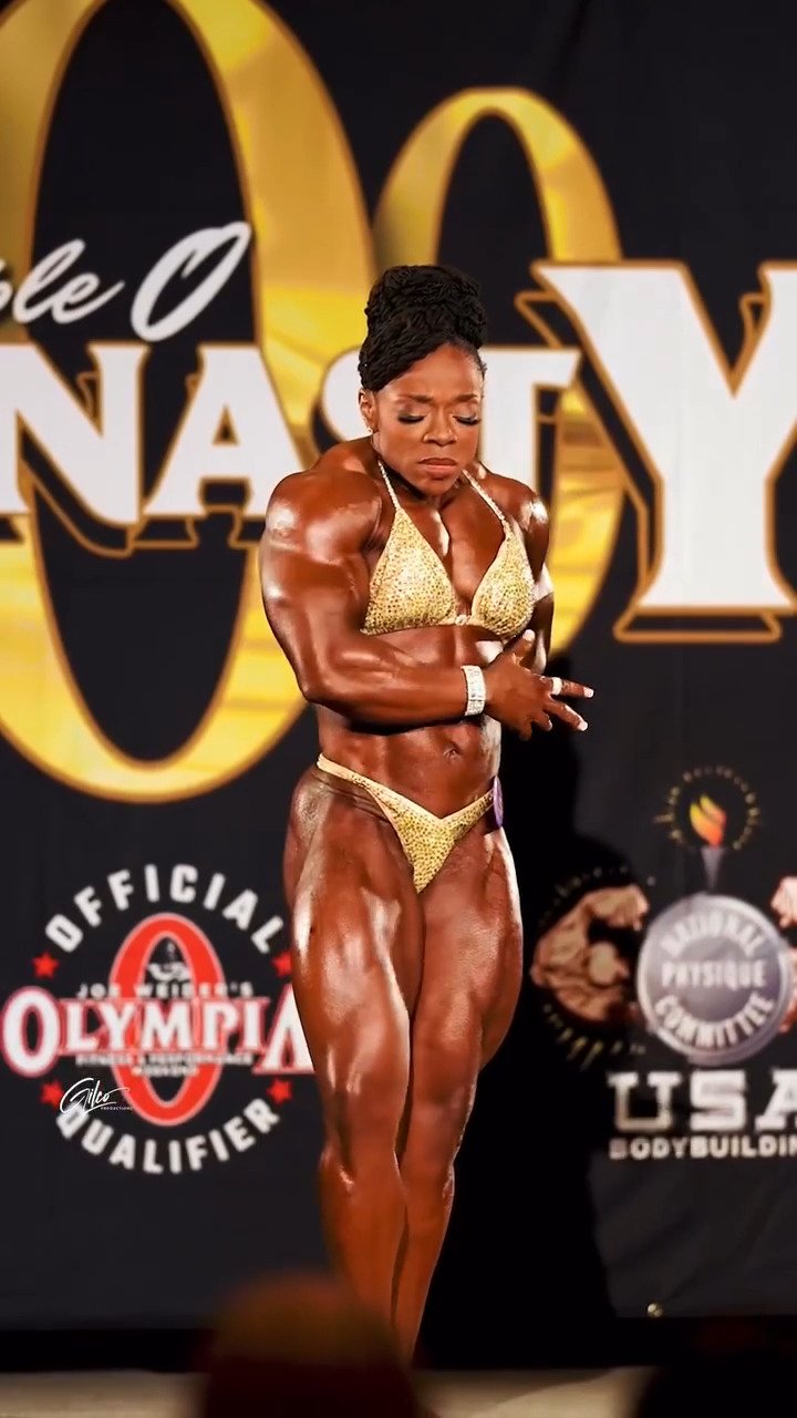 Mrs Givan, the scent of her muscle armpits makes all judges explode #pLDRDUGz