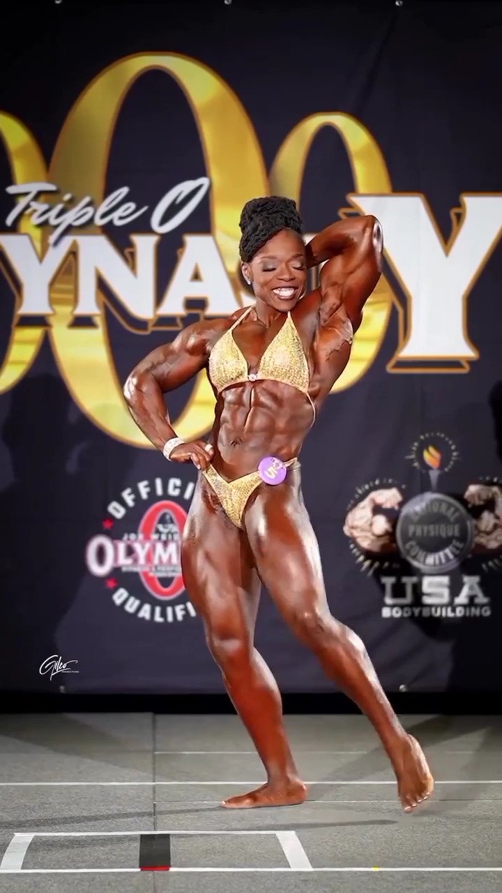 Mrs Givan, the scent of her muscle armpits makes all judges explode #sISXA3CG