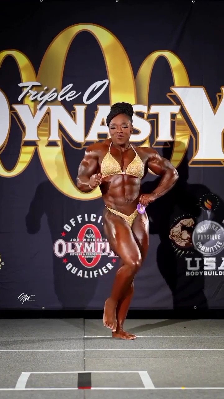 Mrs Givan, the scent of her muscle armpits makes all judges explode #vxJhScnr
