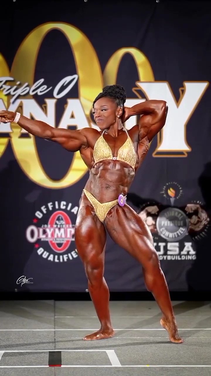 Mrs Givan, the scent of her muscle armpits makes all judges explode #xB1U3q3P