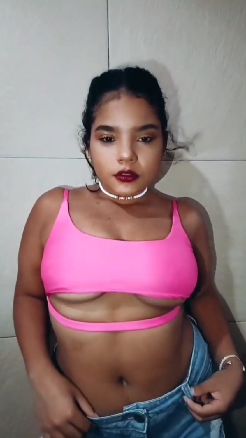 Moreninha rabuda se exibindo #cbwr5zBo