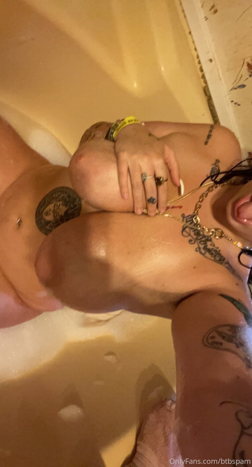 Huge floppers on beautiful model - qʇqsdɐɯ #8ry07PVx